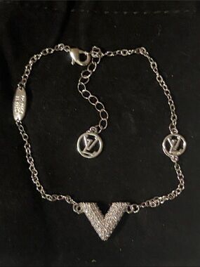 🪩 Crystal ‘Essential V’ Charm Bracelet / Anklet 🪩